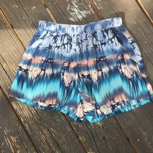 High-waist elastic shorts